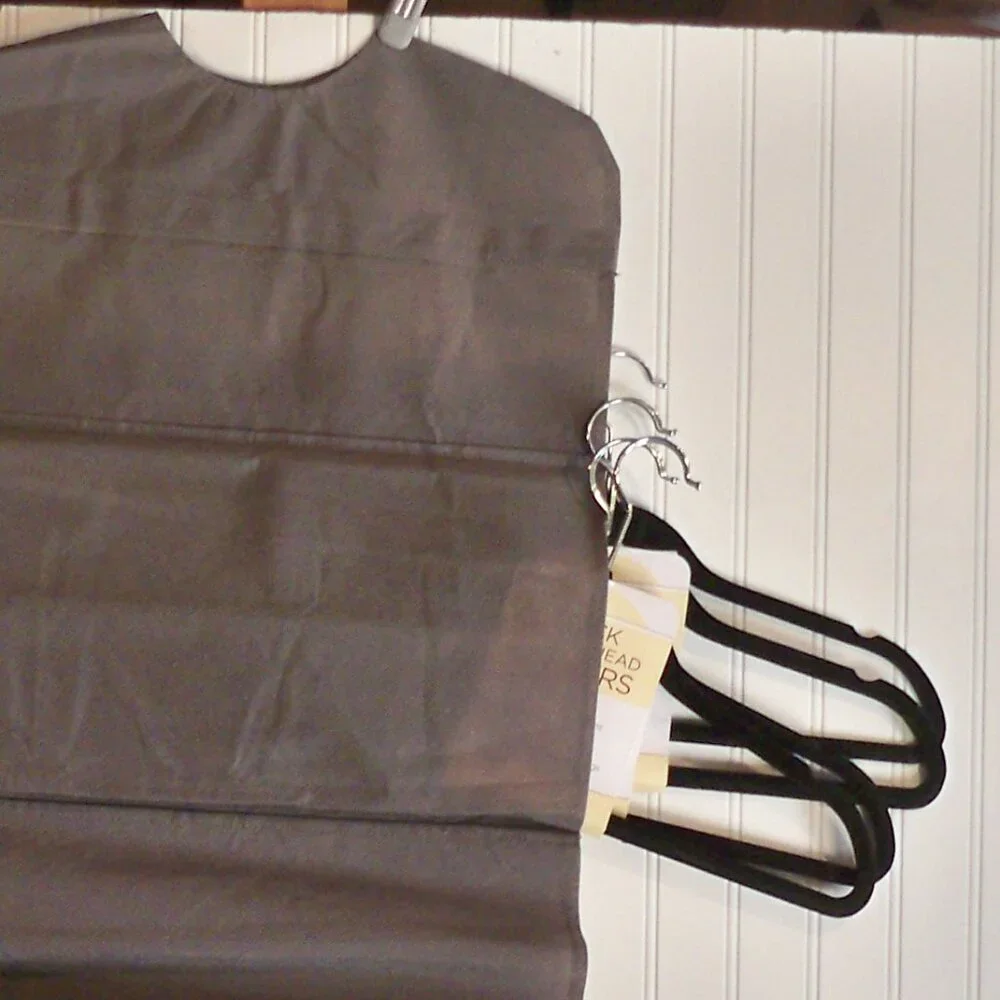 7 Non-Slip Hangers & 8 Though Slot Hanging Organizer